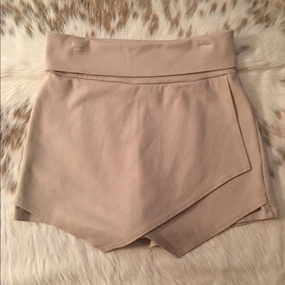 Nude/tan envelope skort size medium